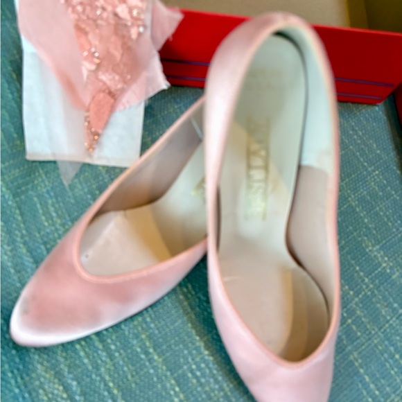 Elegant Pink Heels with Smooth Finish - Picture 1 of 2